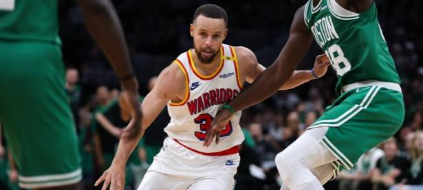 开云体育-库里连续十场比赛得分超过精彩发挥，巴塞罗那挑战极限！的简单介绍