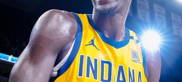 开云体育-关于西亚卡姆迎来十赛季高光表现，曼联球迷沸腾！的信息